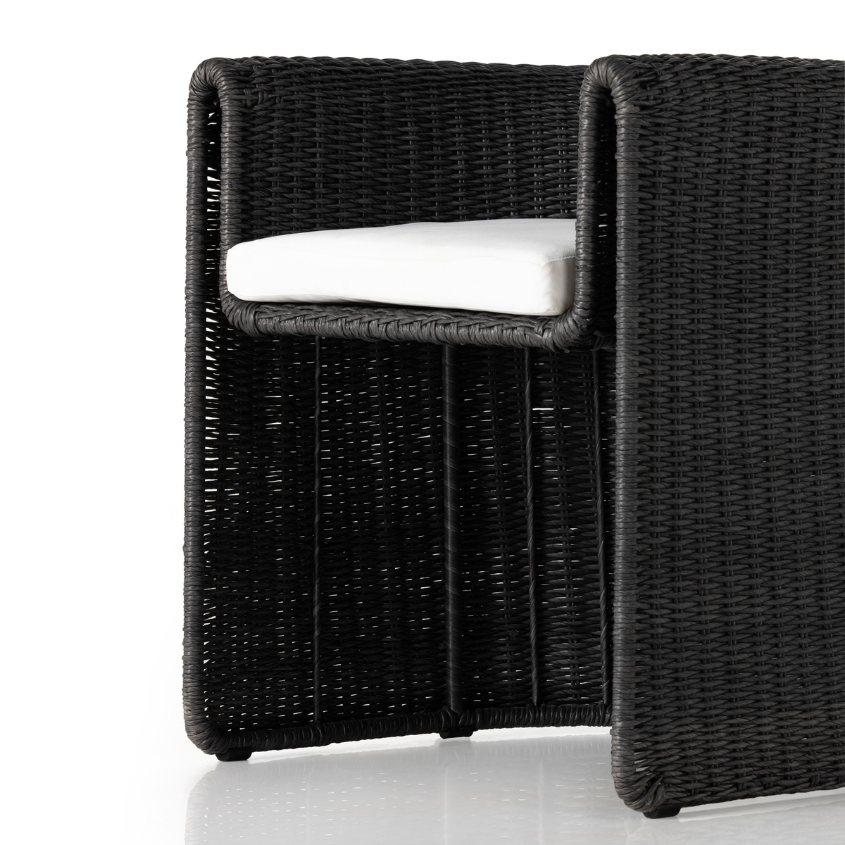 #color_outdoor/outdoor-chairs/outdoor-dining