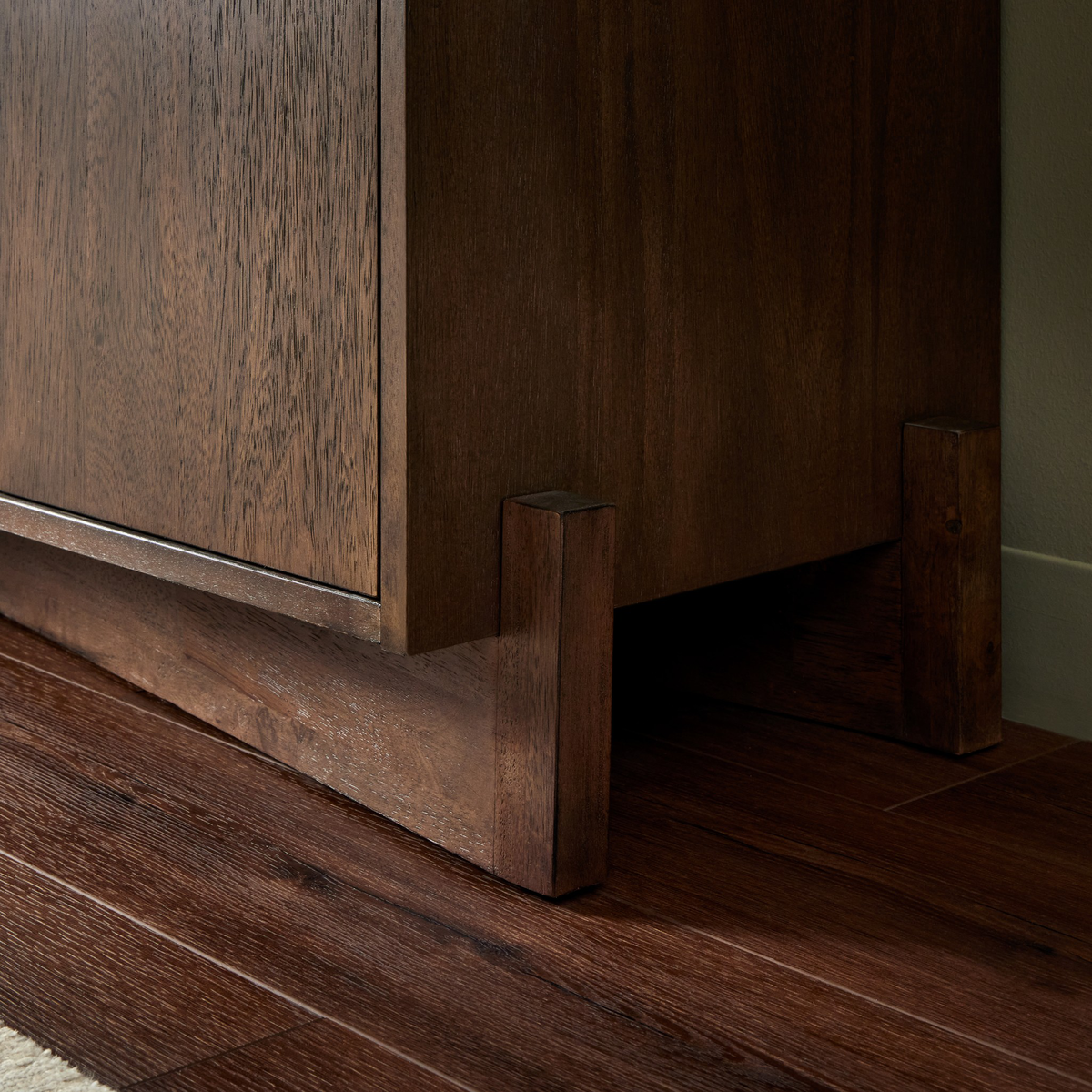 Castillo Media Console