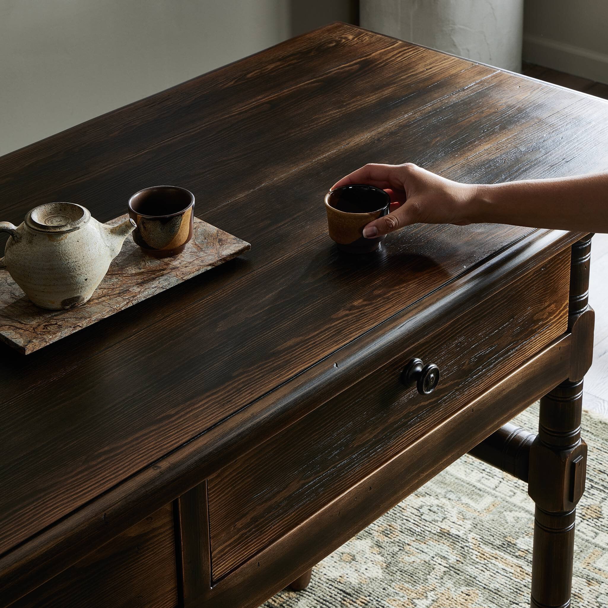 Colonial Table
