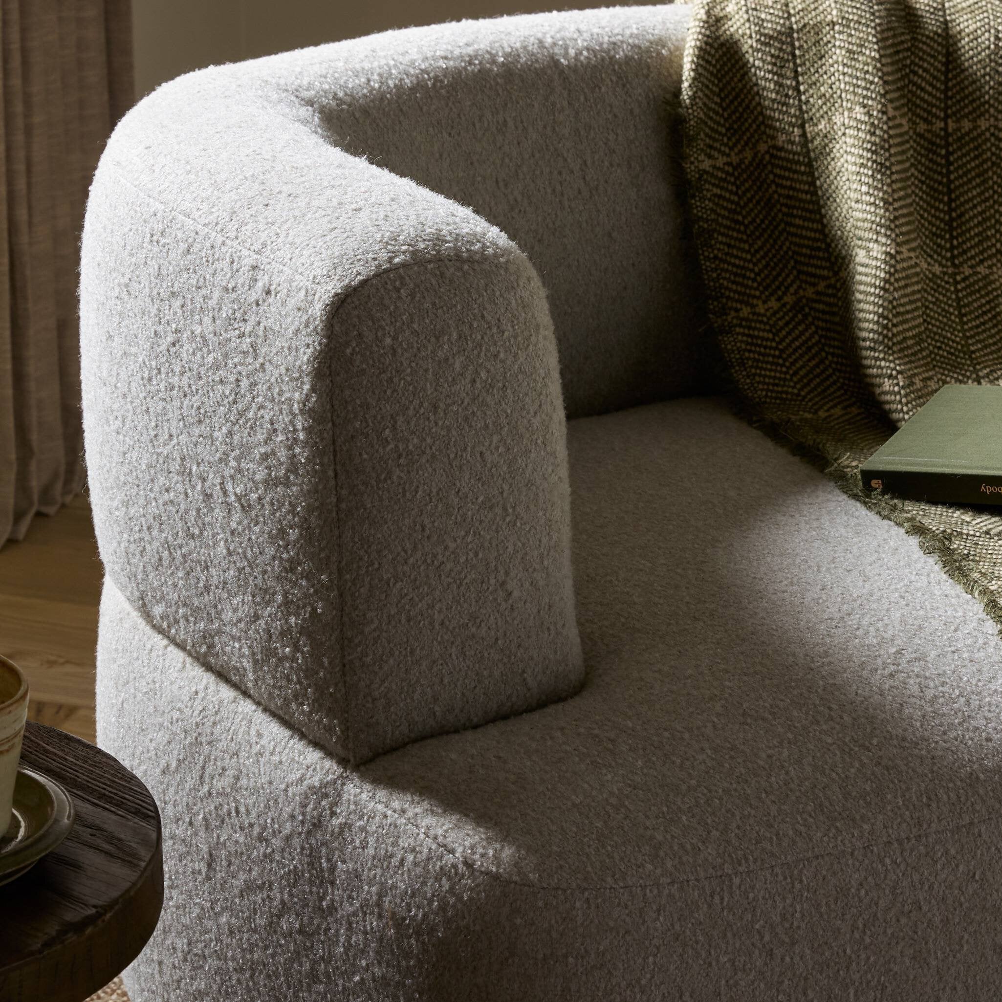 Olvera Chair