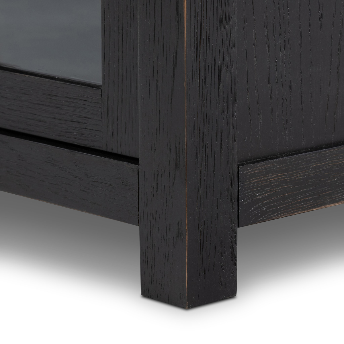 #color_worn-black