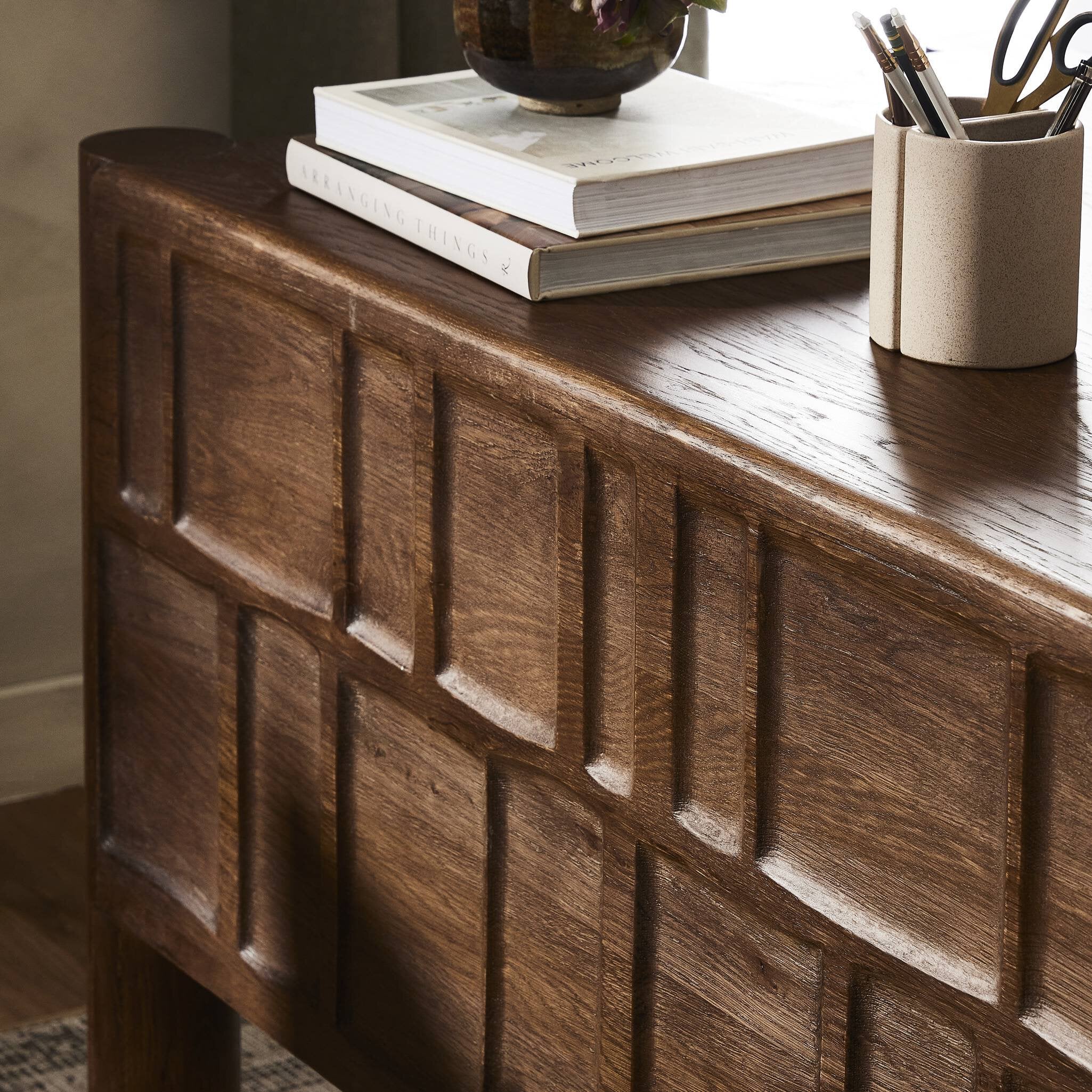 Ezri Desk