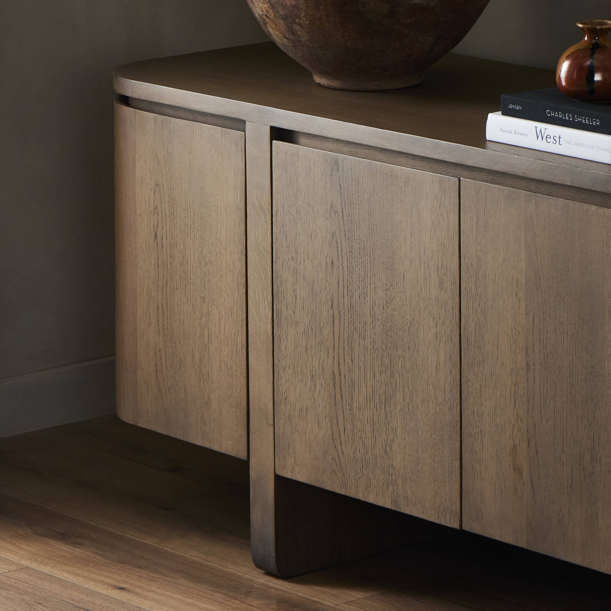 Elle Media Console