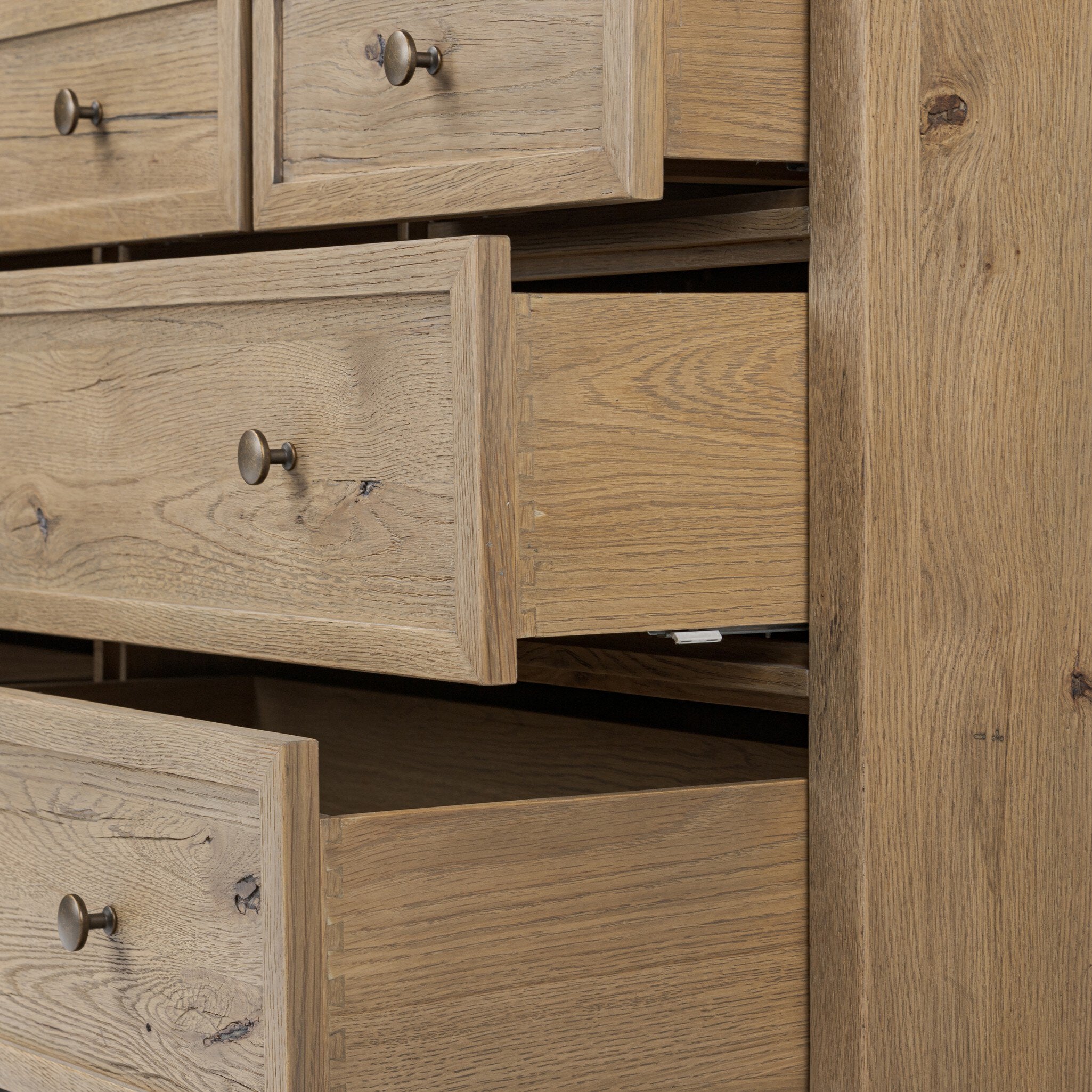 Geoffrey Wide Dresser