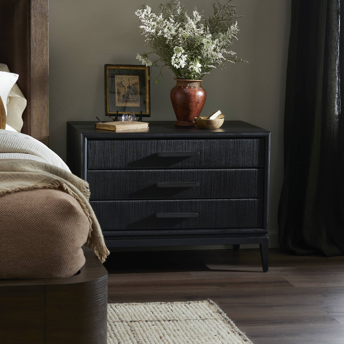 Rosenell Closed Nightstand