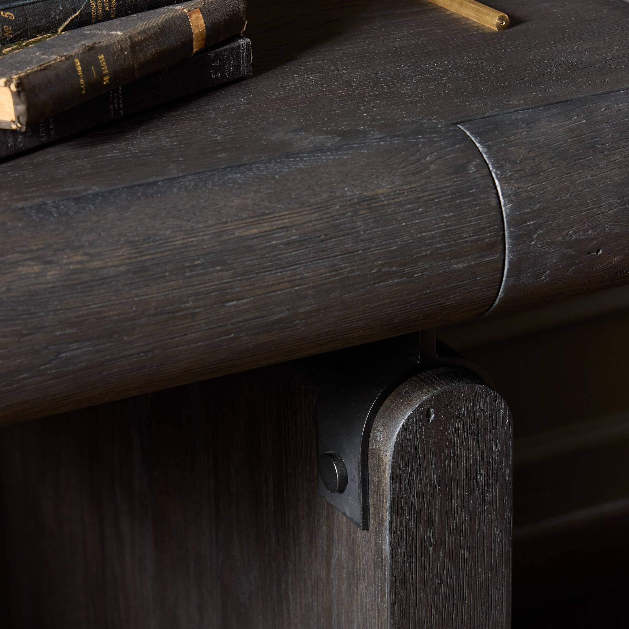 Cleo Desk