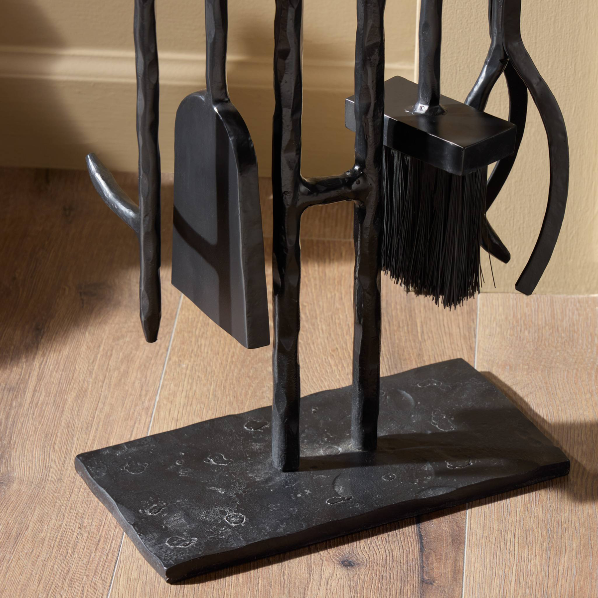 #color_hammered-black-iron