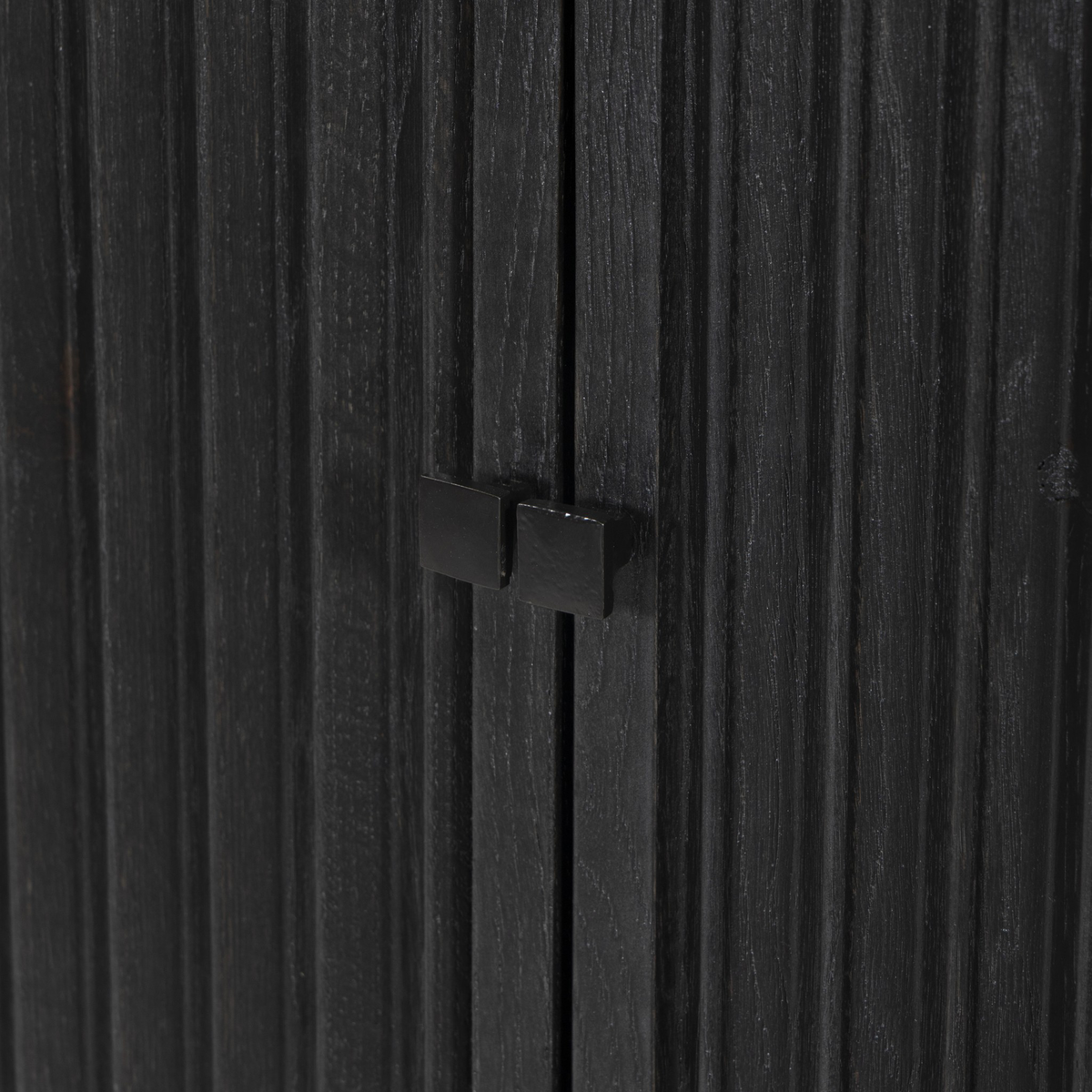 #color_worn-black