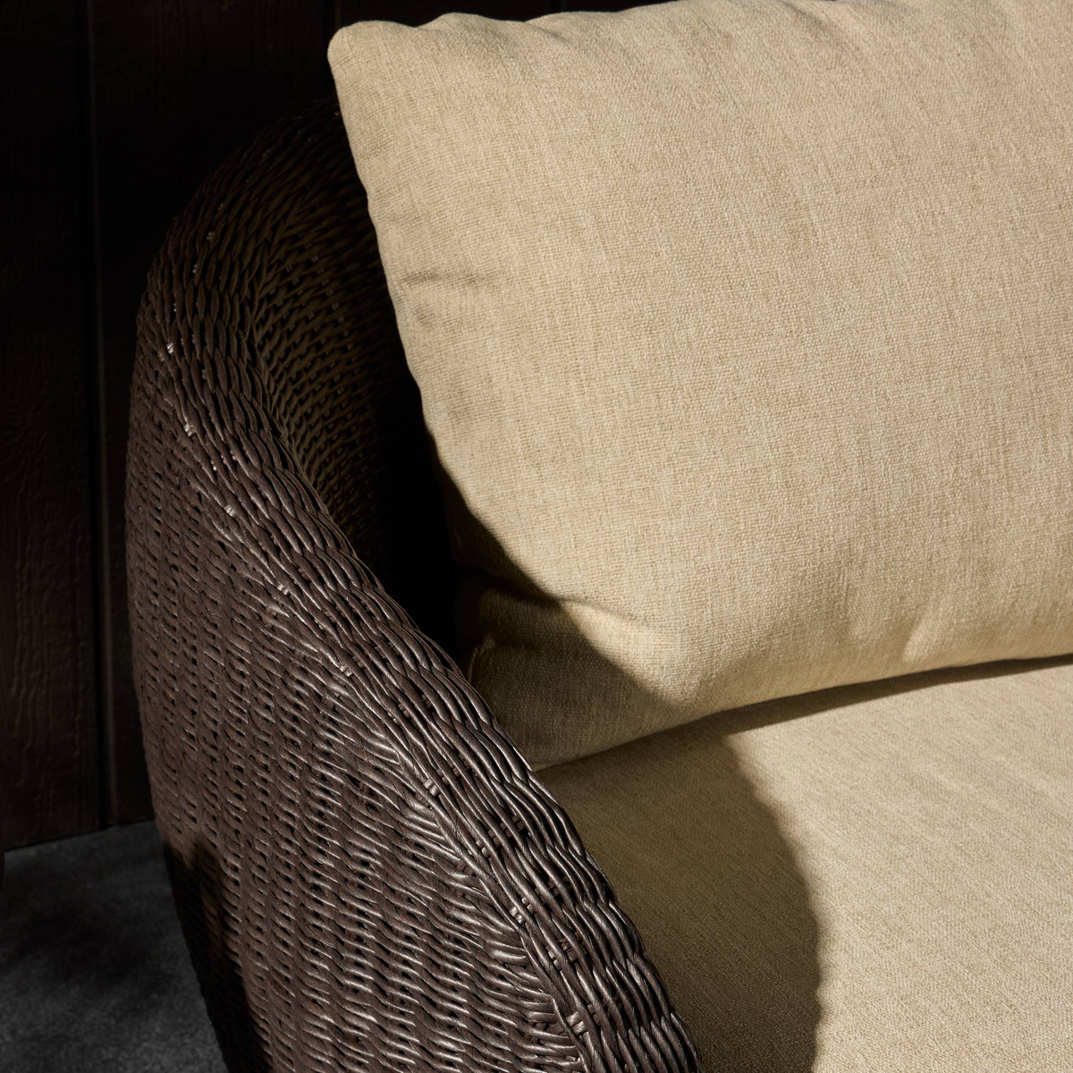 Cyra Outdoor Swivel Chair