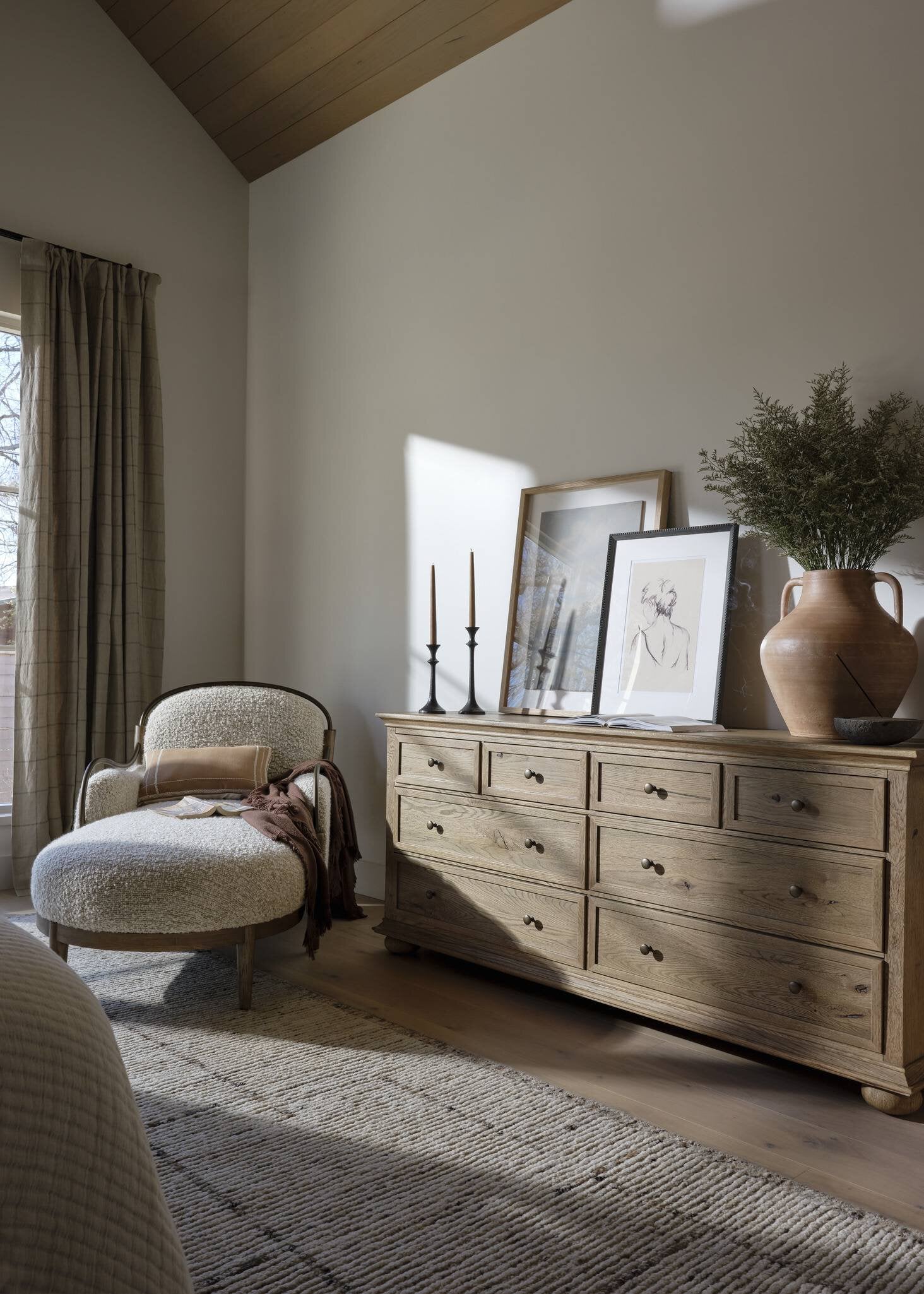 Geoffrey Wide Dresser