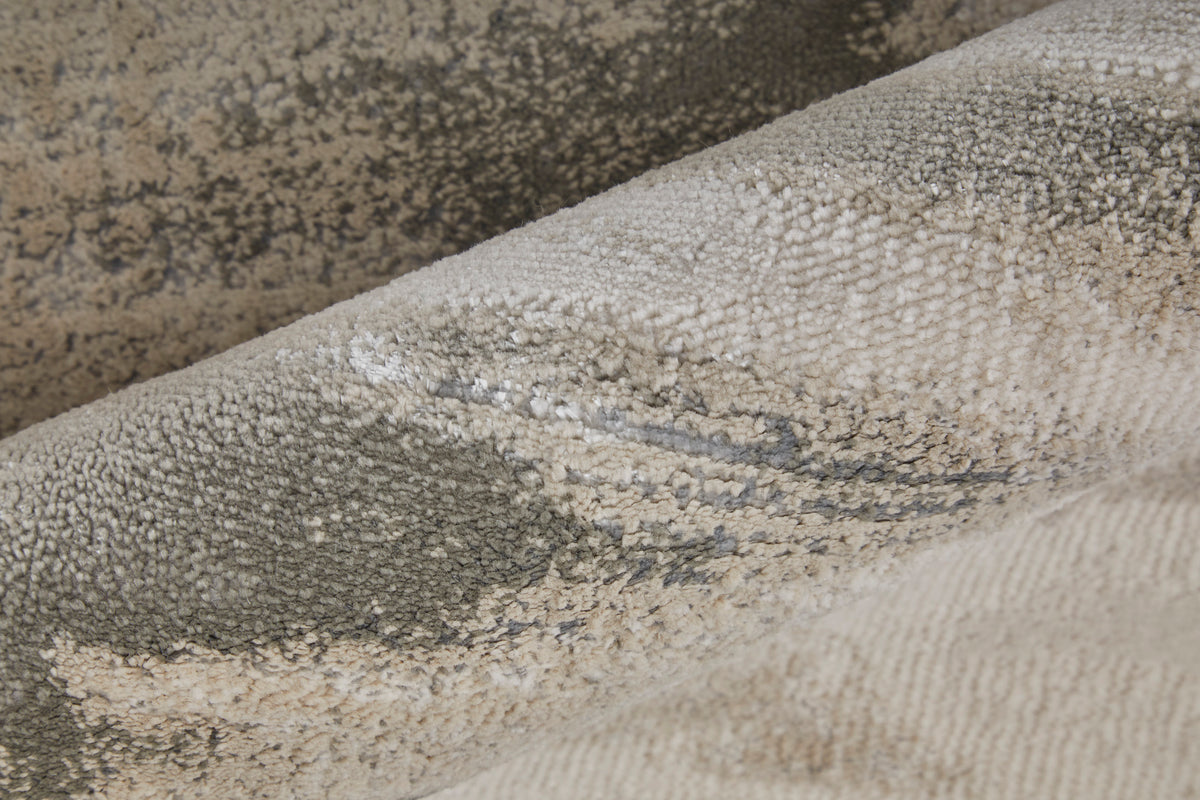 Micah 39LQF Ivory/Silver Rug by Feizy