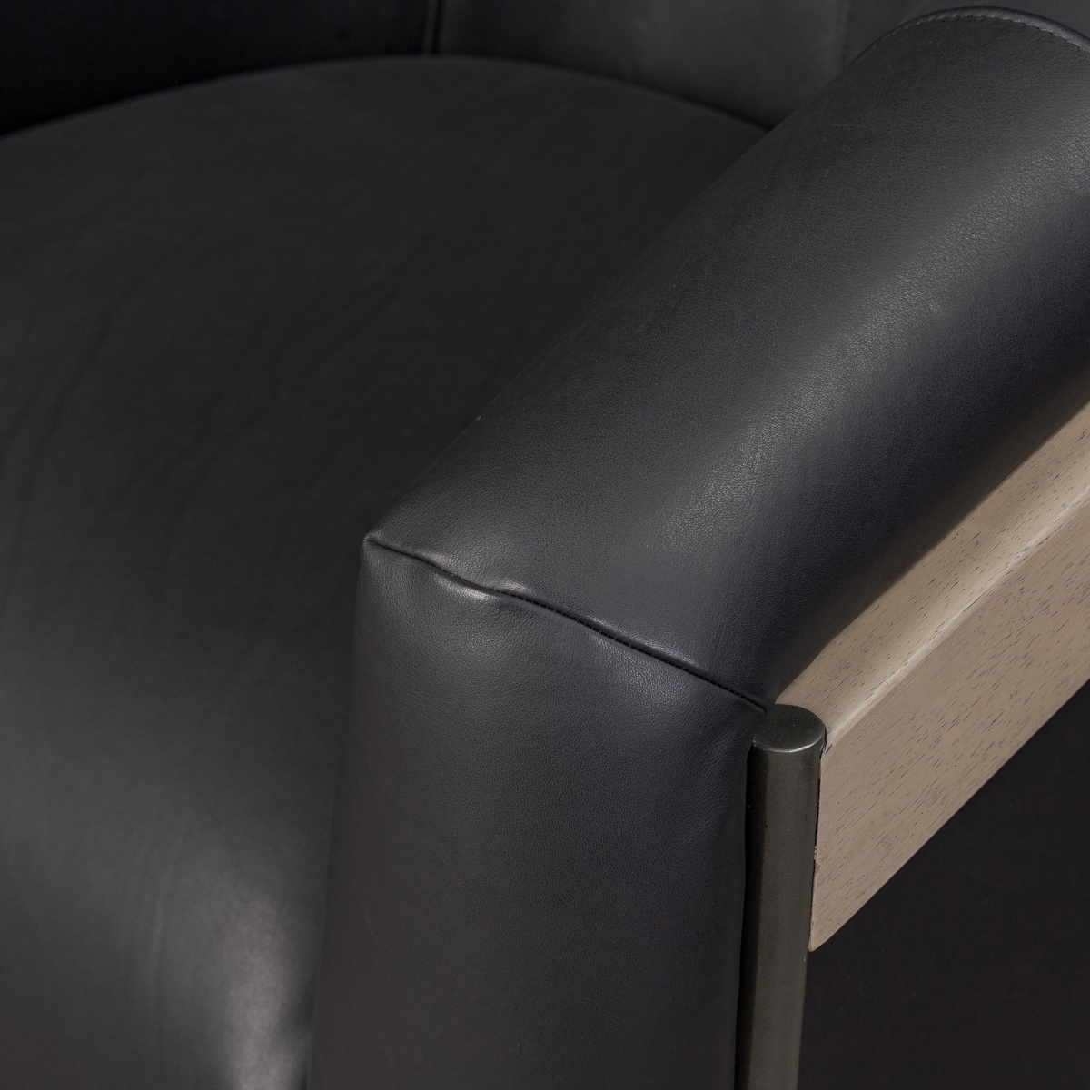#color_heirloom-black
