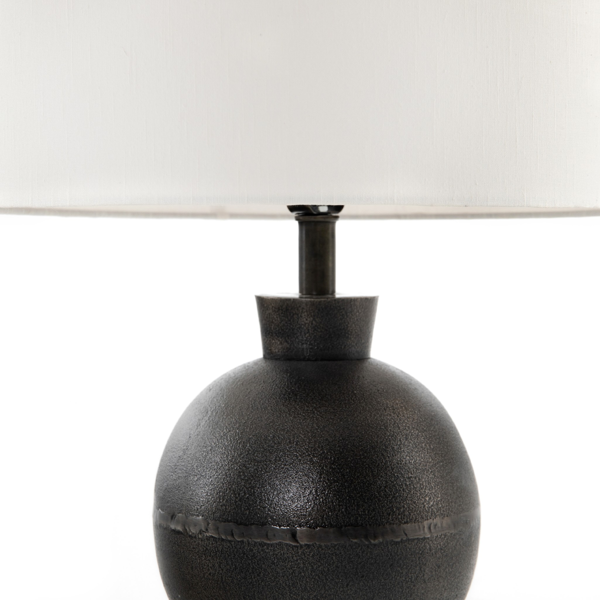 #color_textured-black-aluminum