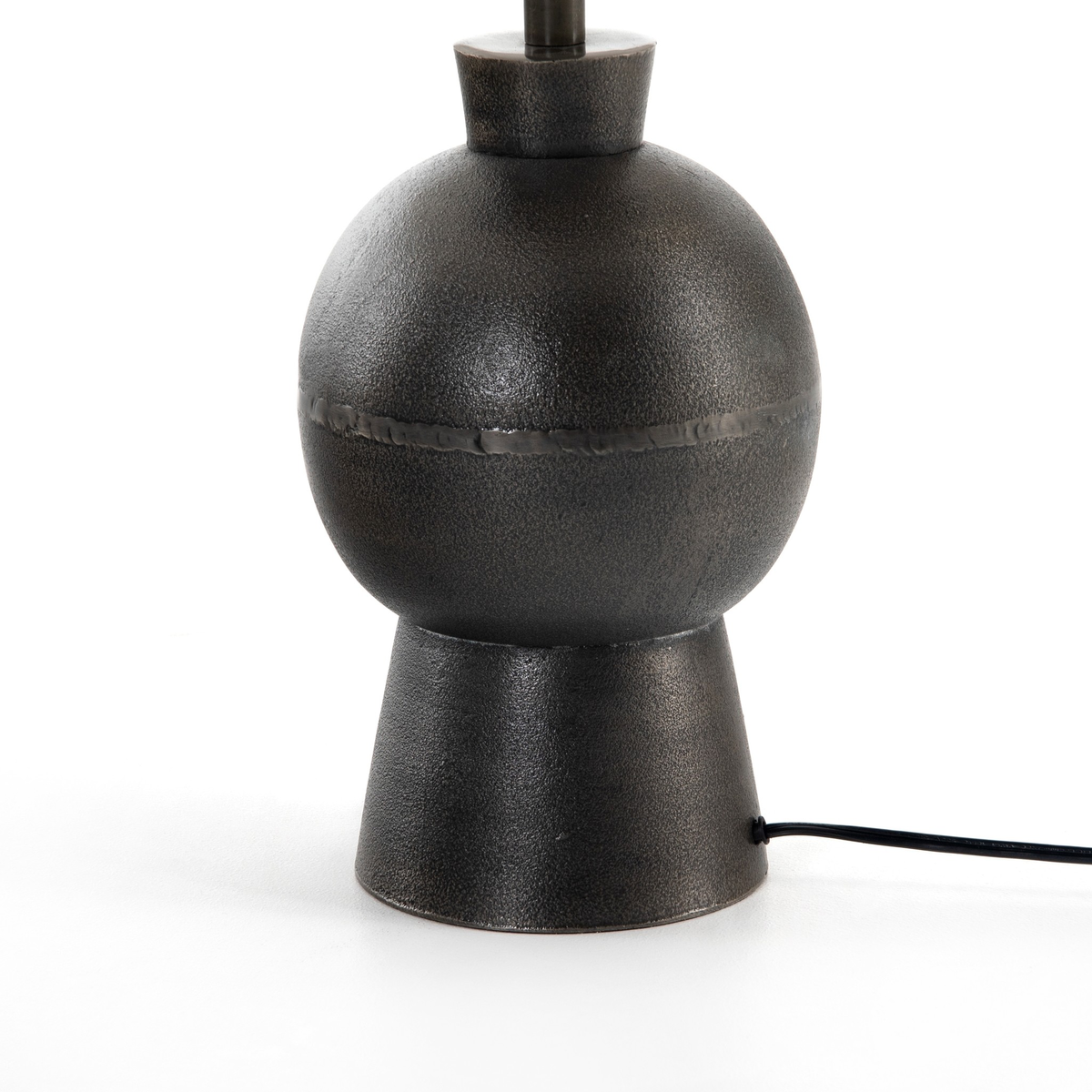#color_textured-black-aluminum