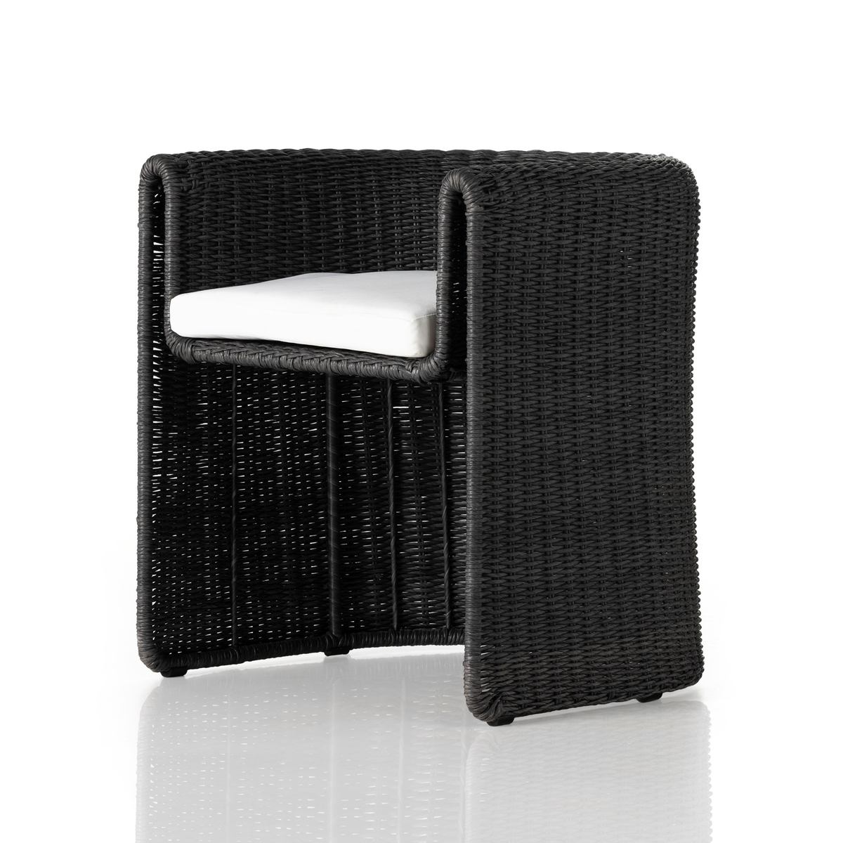 #color_outdoor/outdoor-chairs/outdoor-dining