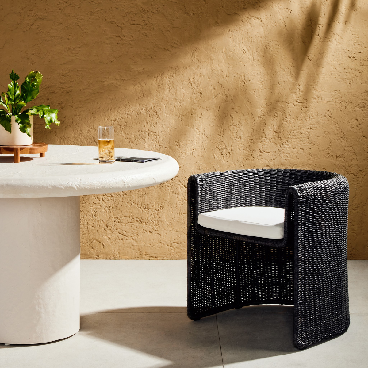 #color_outdoor/outdoor-chairs/outdoor-dining