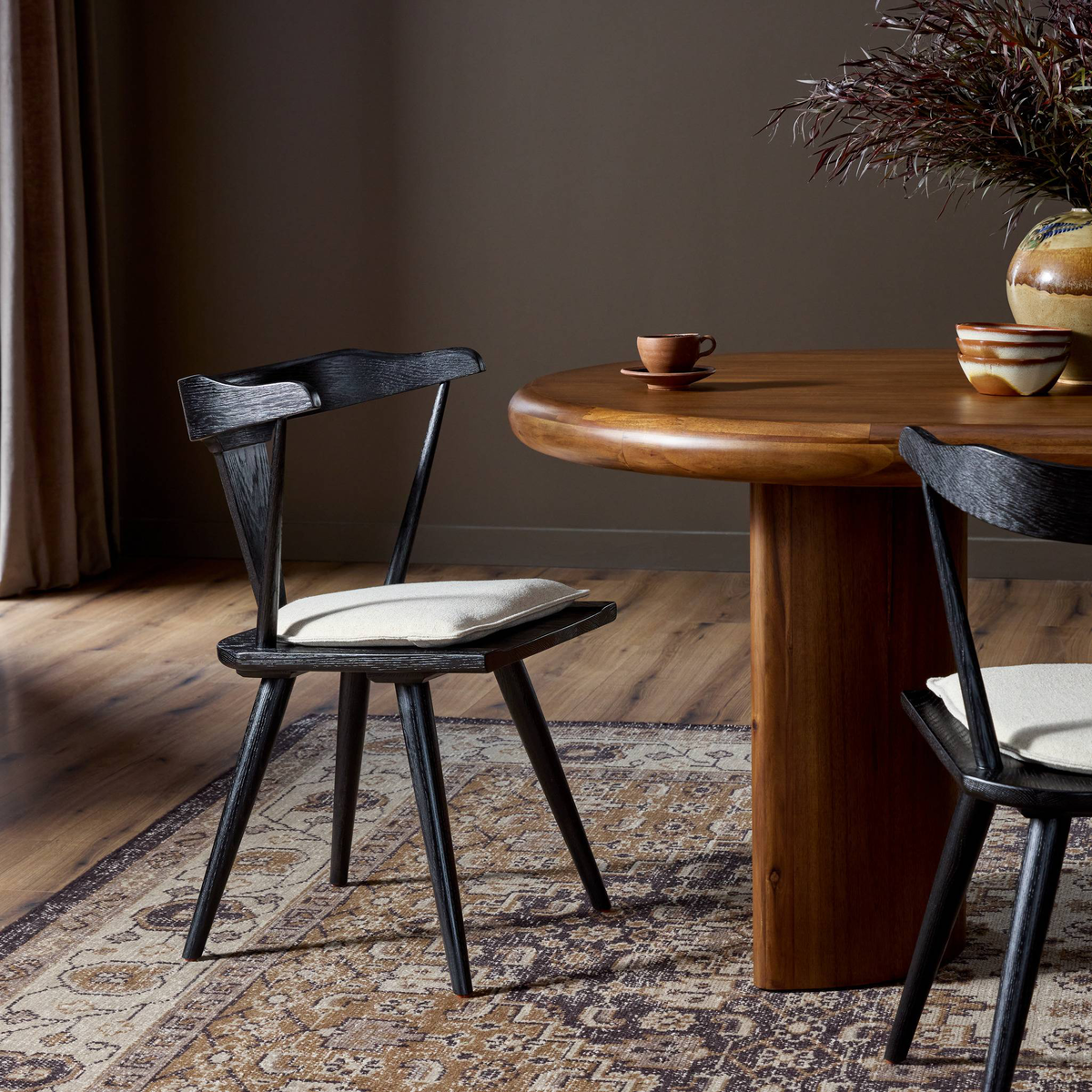 #color_seating/chairs/dining
