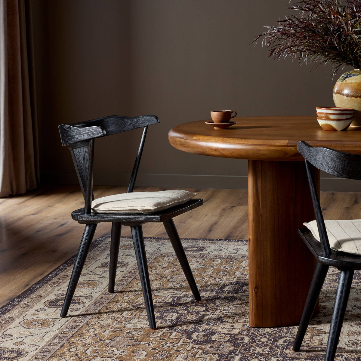 #color_seating/chairs/dining