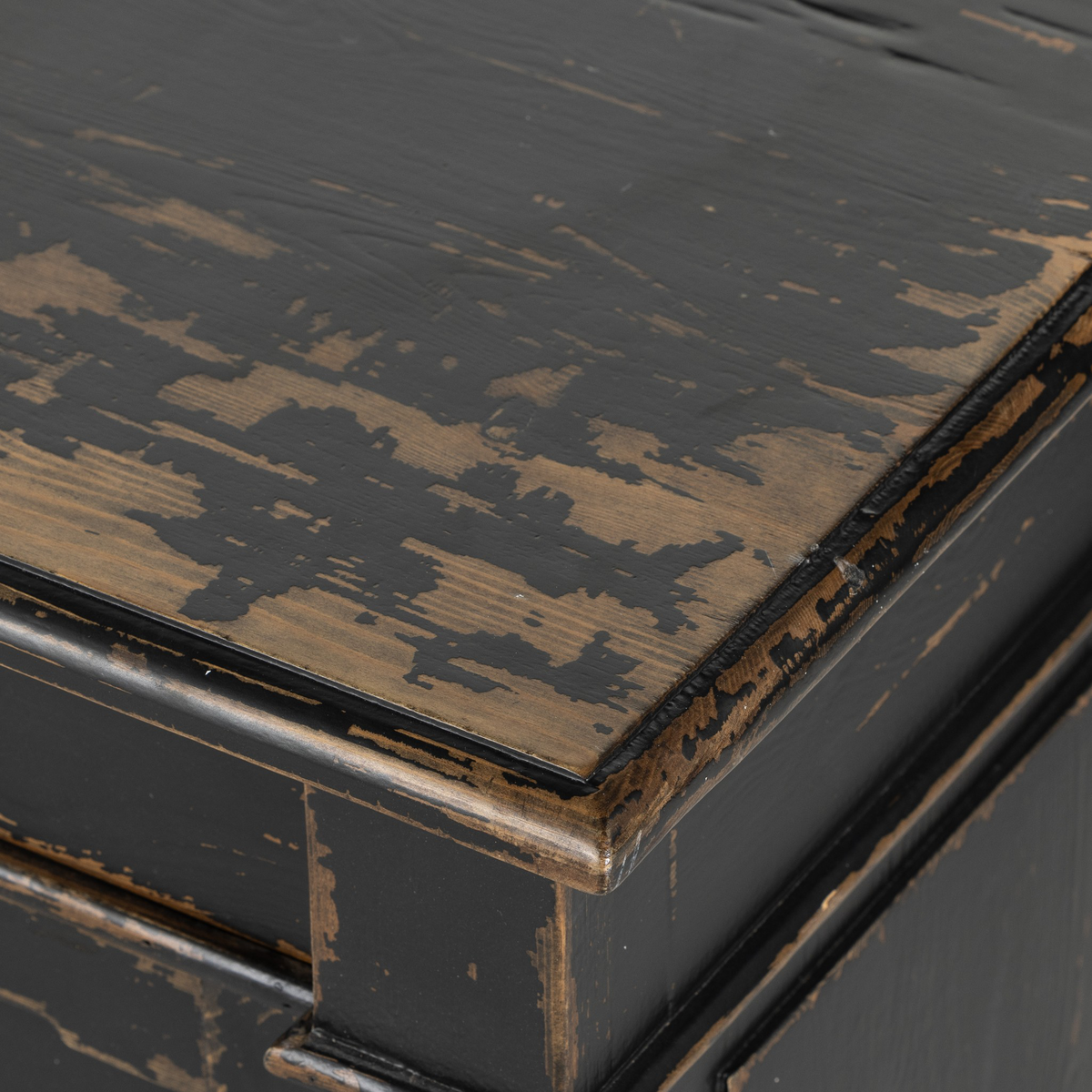 #color_distressed-black