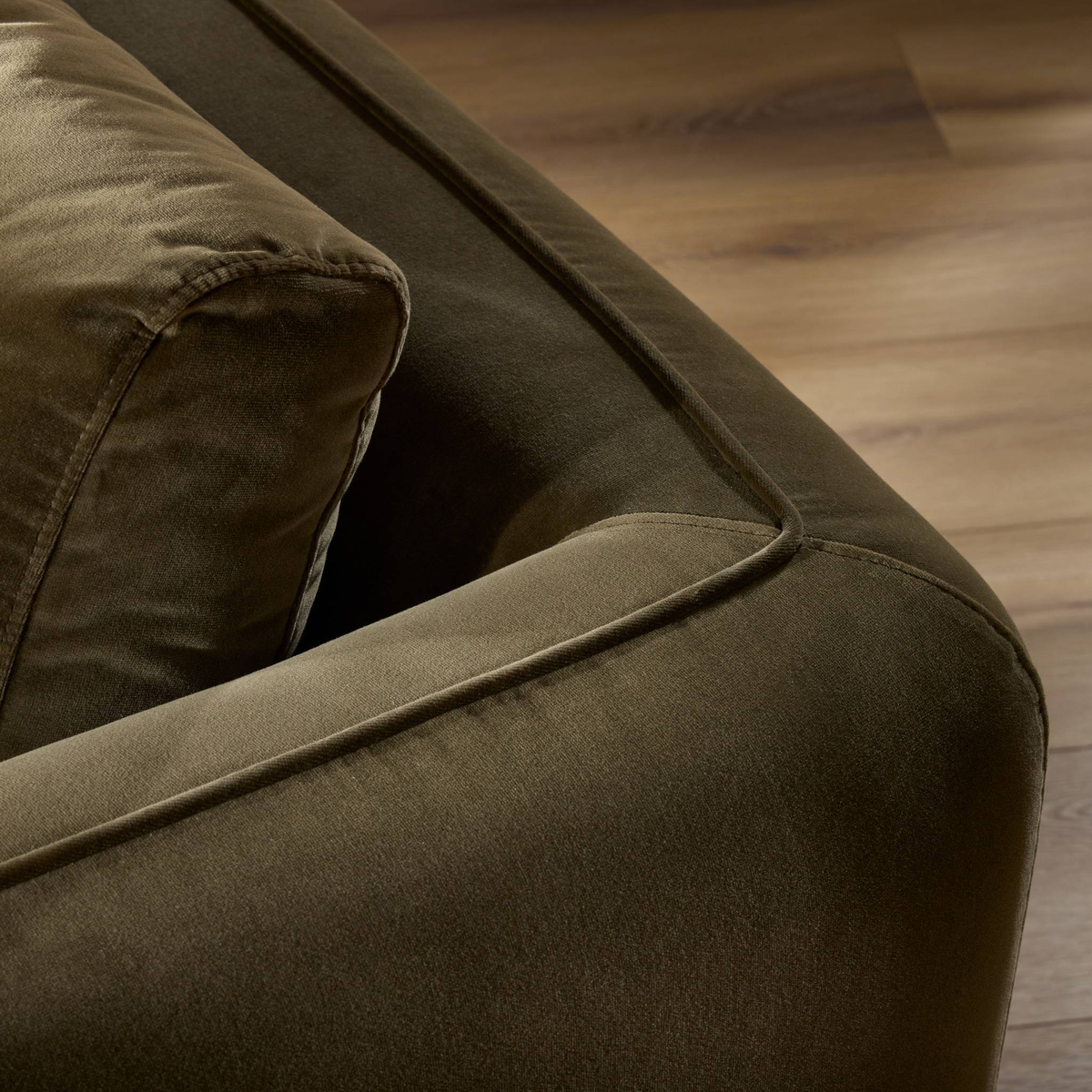 Malakai Swivel Chair