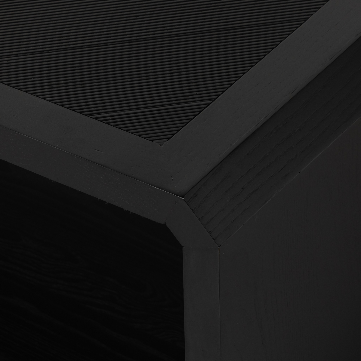 #color_black-ash