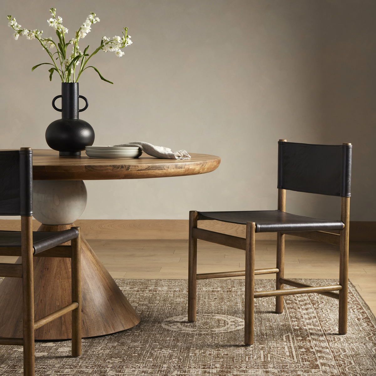 #color_seating/chairs/dining
