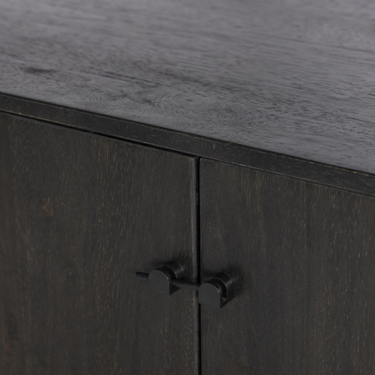 #color_worn-black-acacia