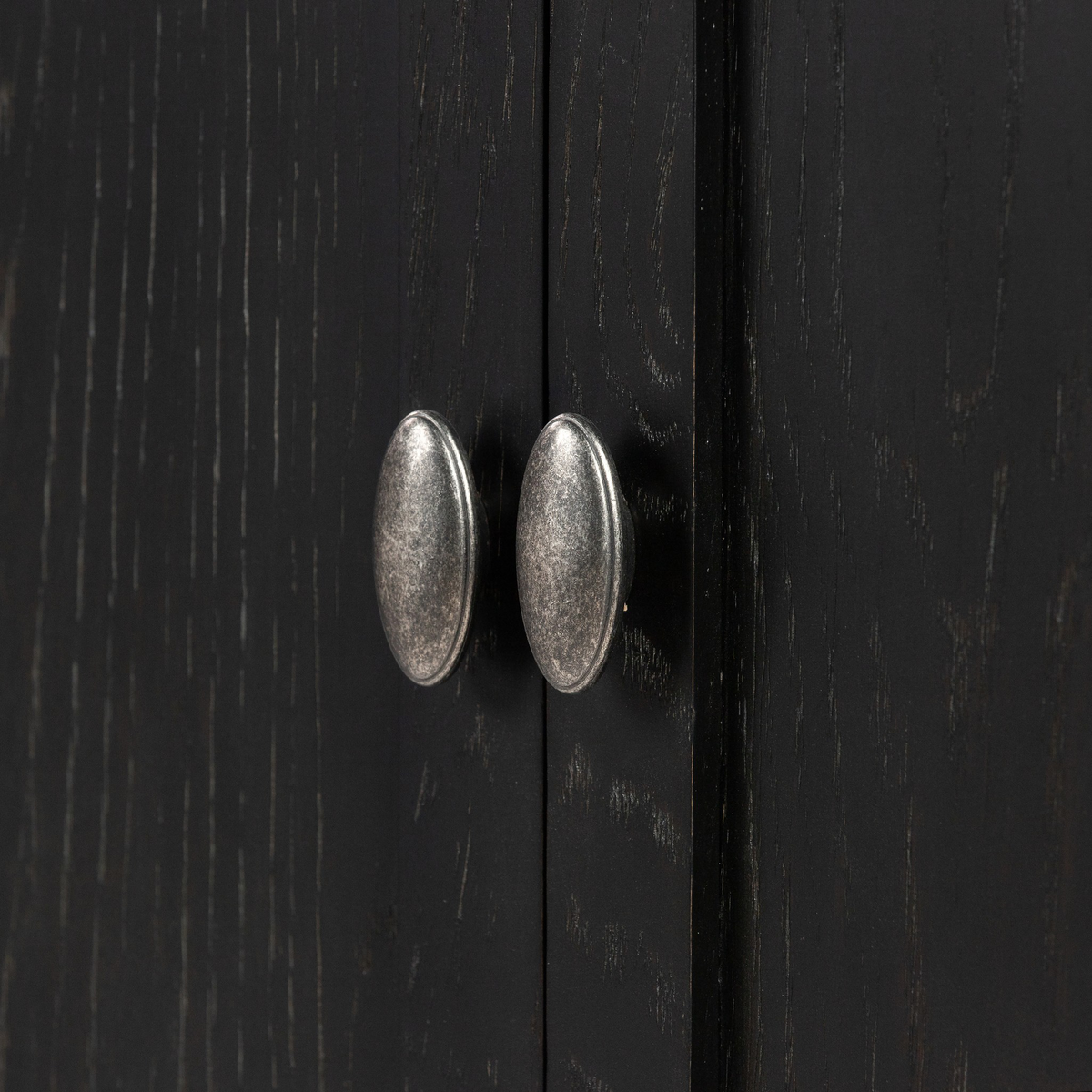 #color_distressed-black
