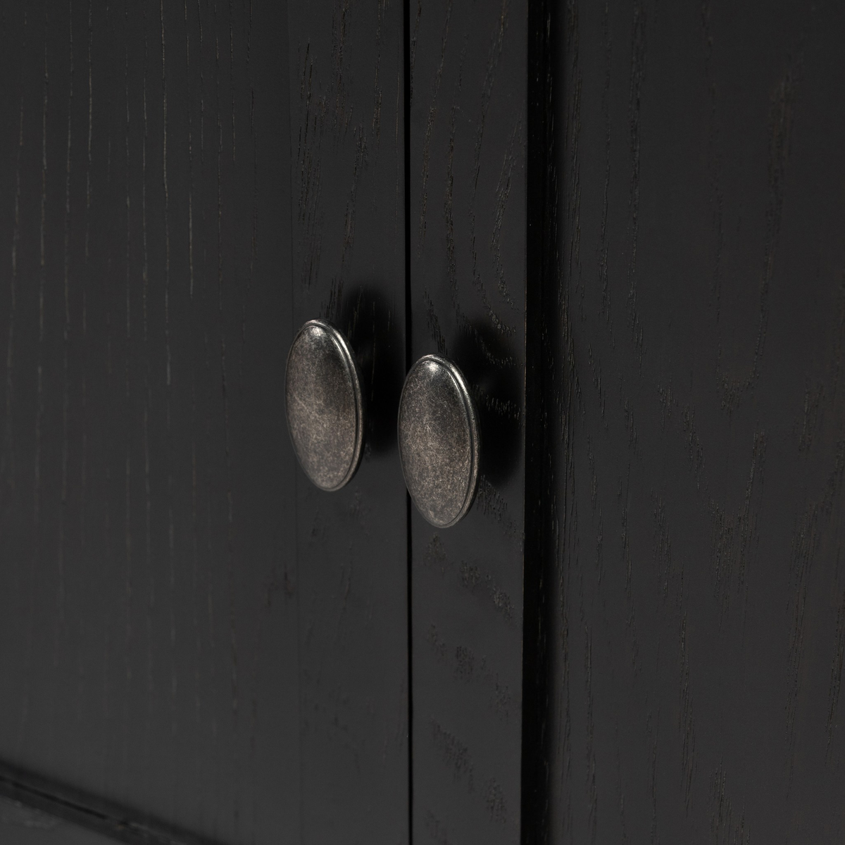 #color_distressed-black