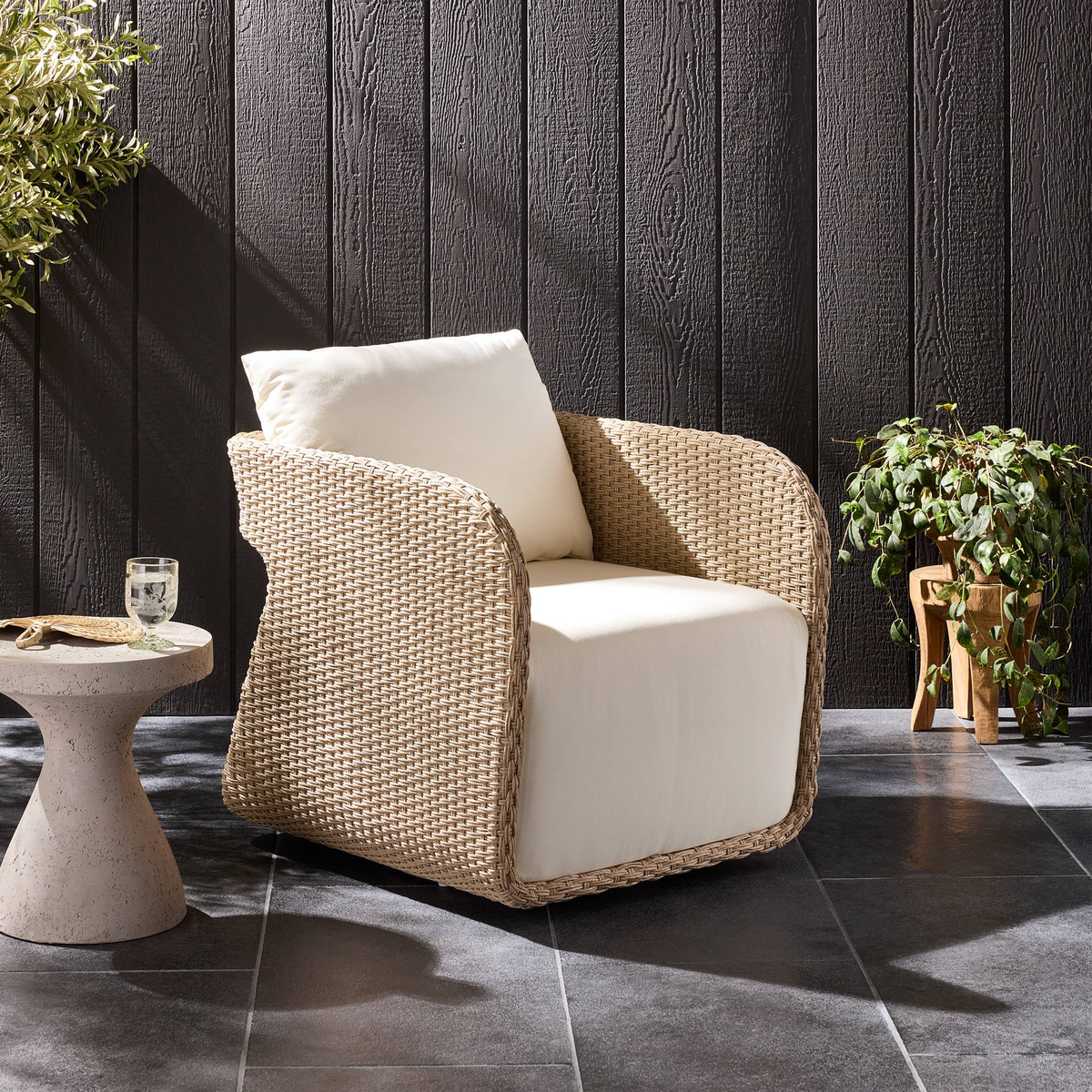 Geneva Outdoor Swivel Chair