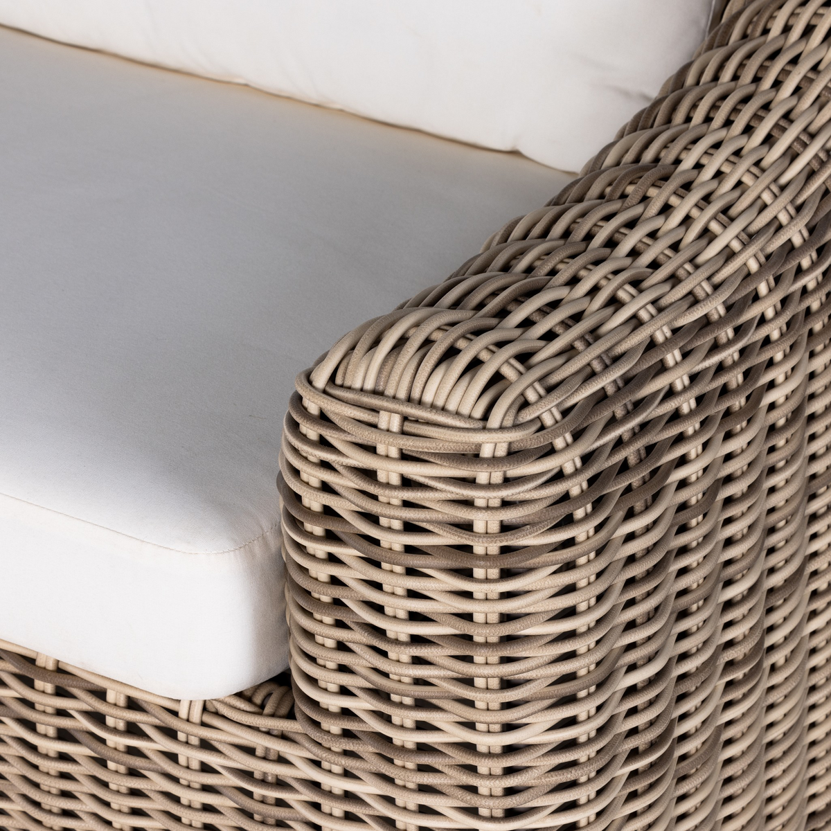 #color_outdoor/outdoor-sofas-and-chaises/outdoor