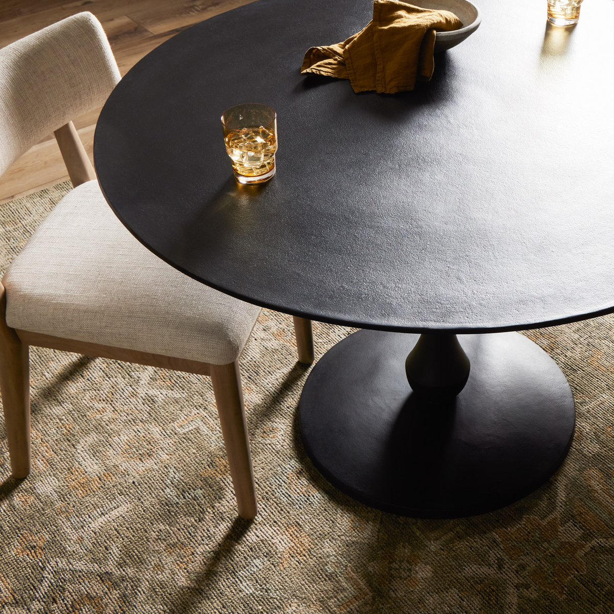 #color_black-antique