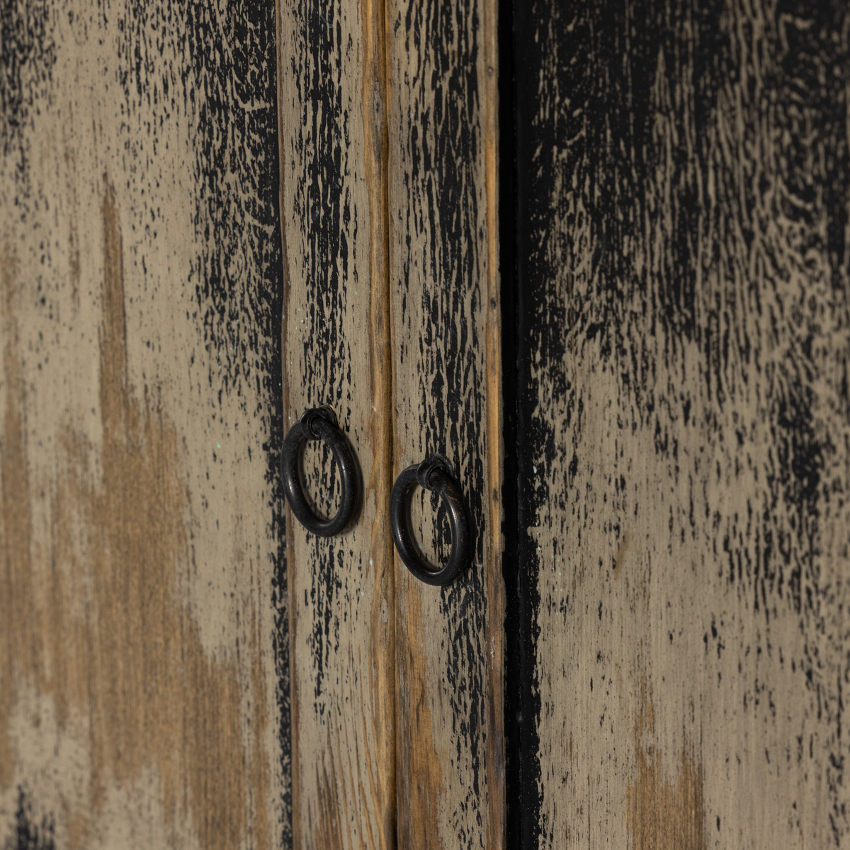 #color_worn-black