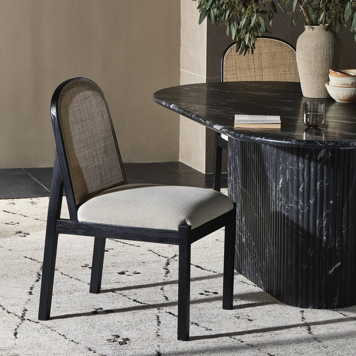 #color_seating/chairs/dining