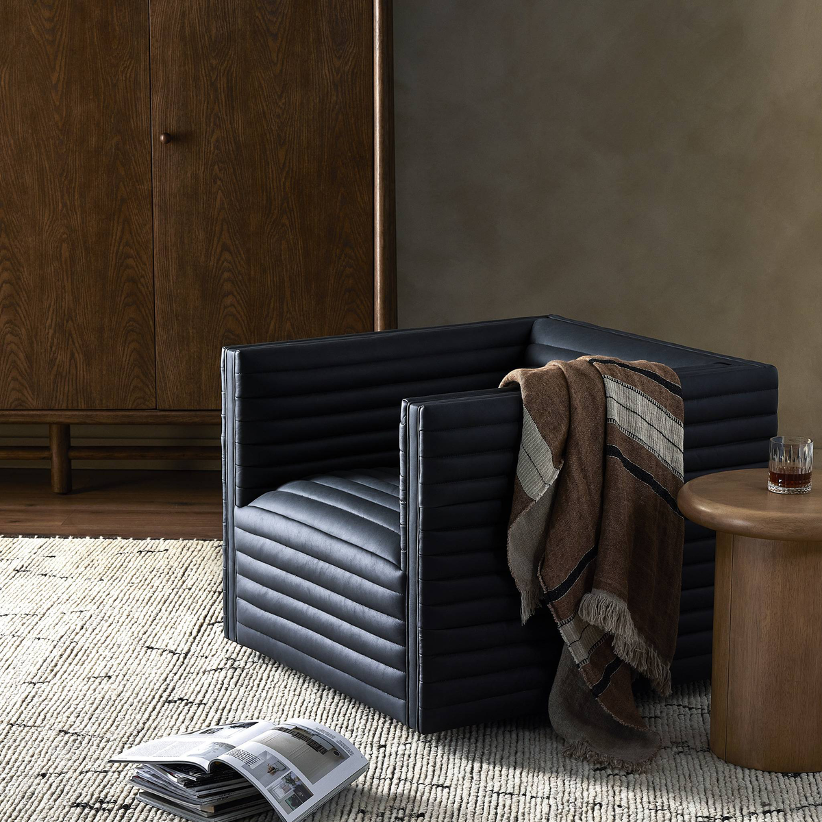 #color_eucapel-black