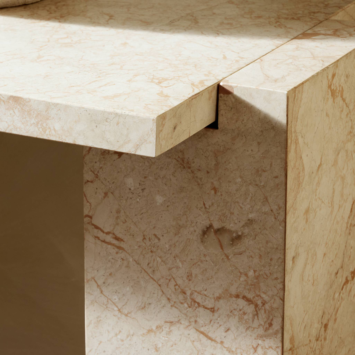 #color_desert-taupe-marble