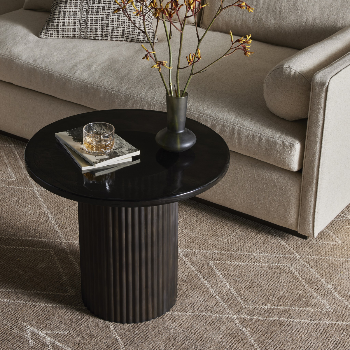 #color_smoked-black-cast-glass
