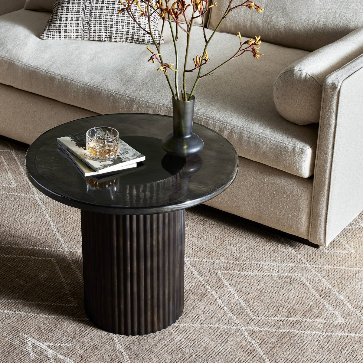 #color_smoked-black-cast-glass
