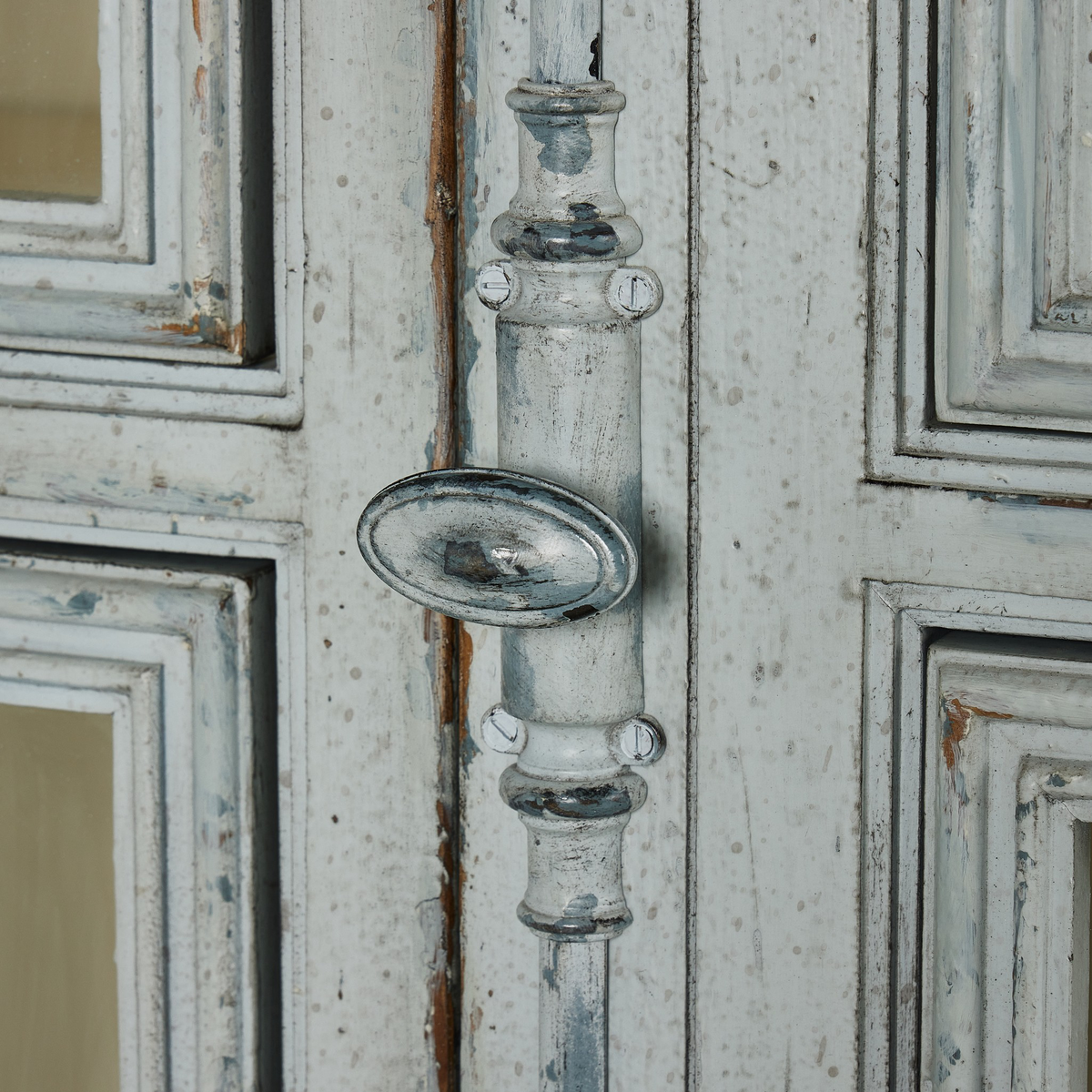 #color_distressed-grey-blue