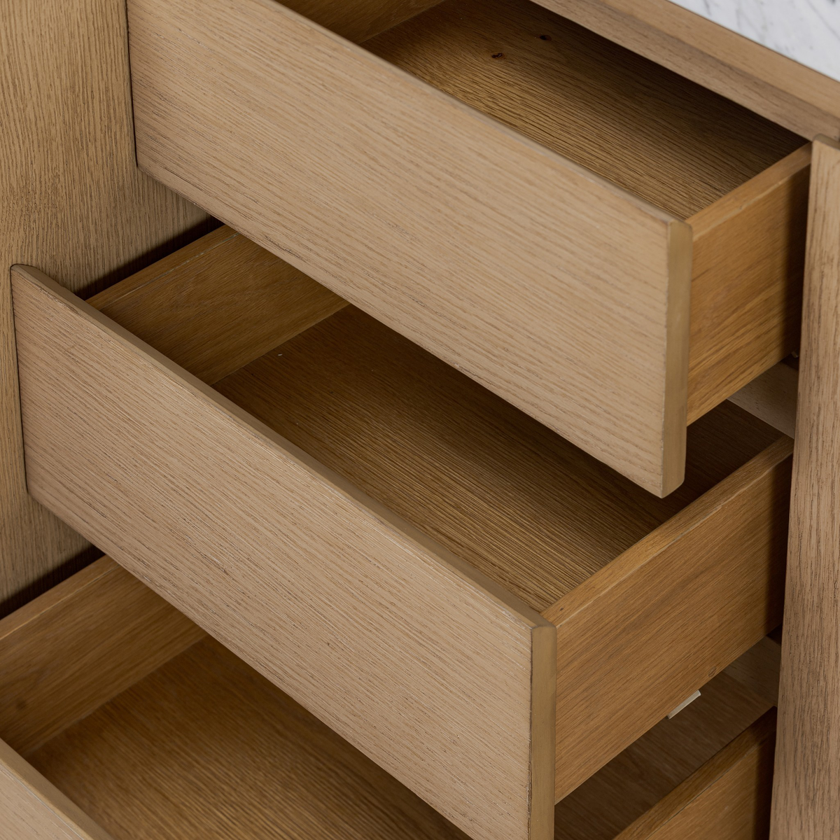 #color_satin-light-wash-oak-veneer