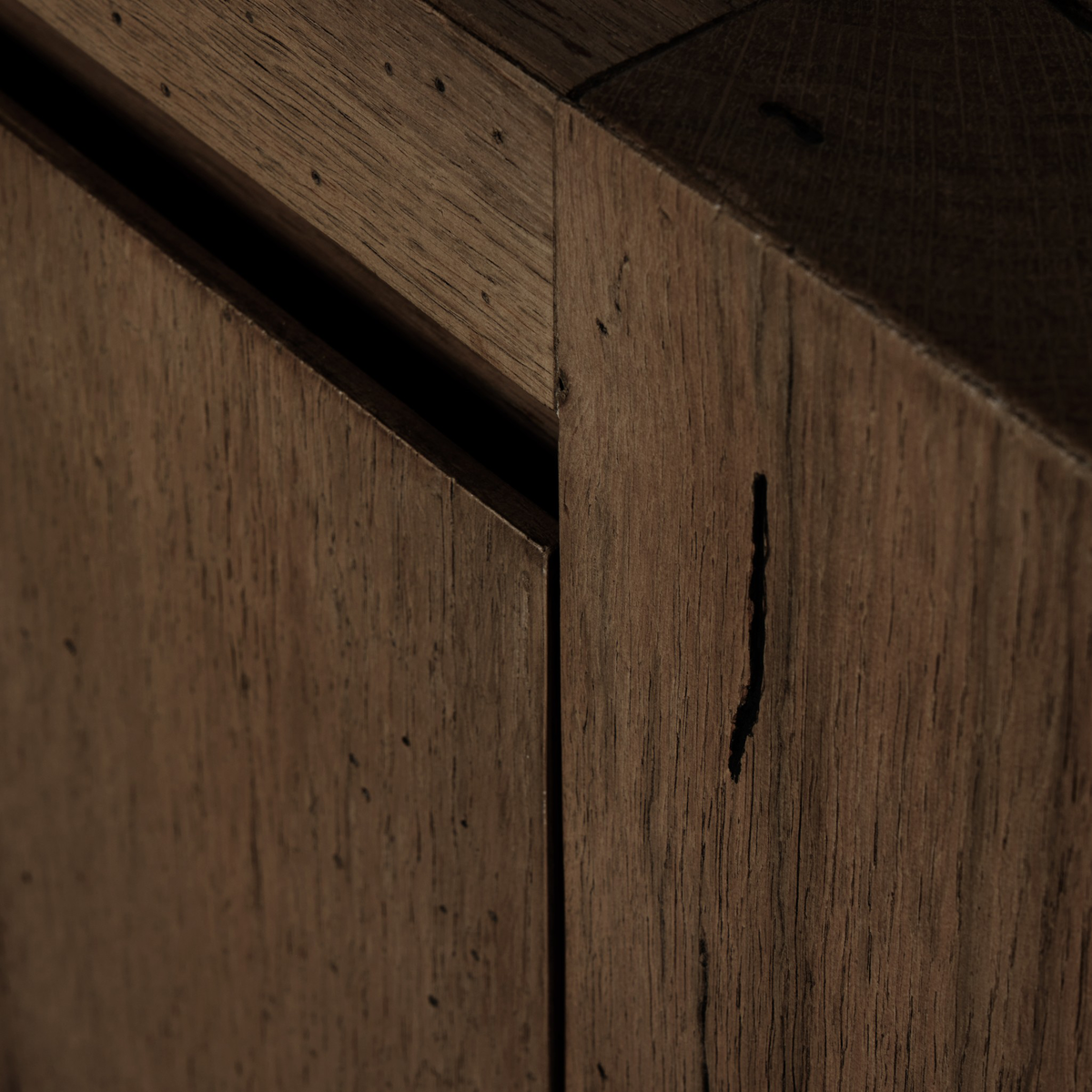 #color_ebony-rustic-wormwood-oak