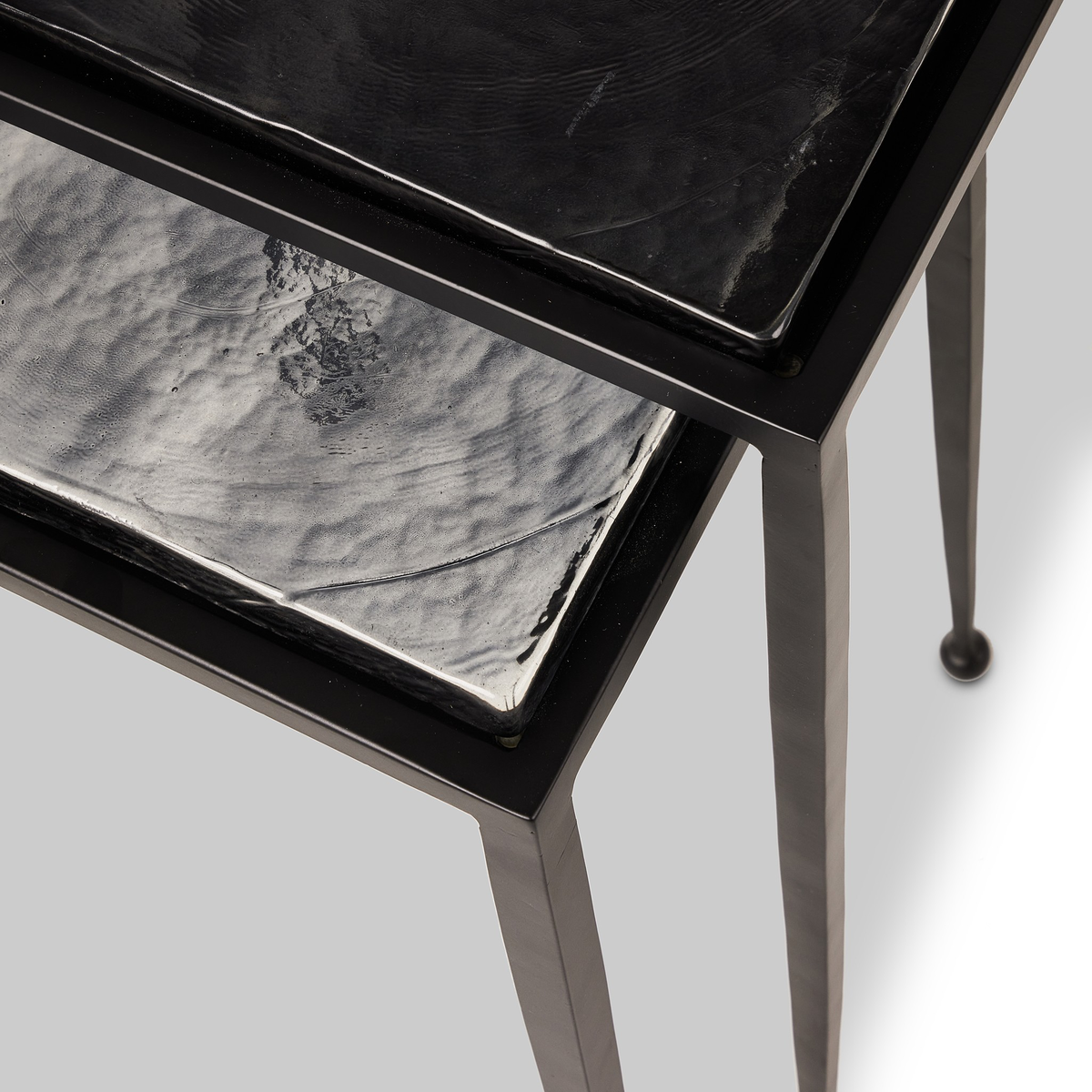 #color_smoked-black-cast-glass