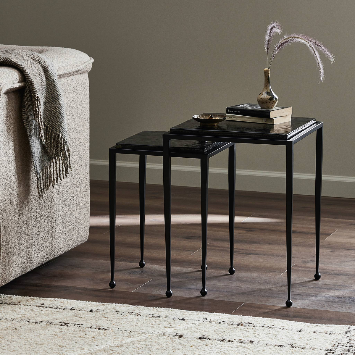 #color_smoked-black-cast-glass