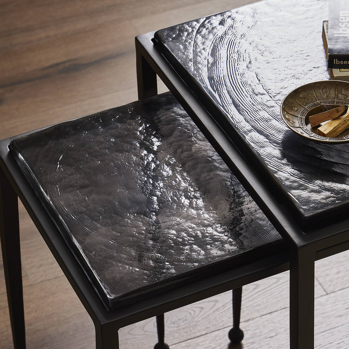 #color_smoked-black-cast-glass