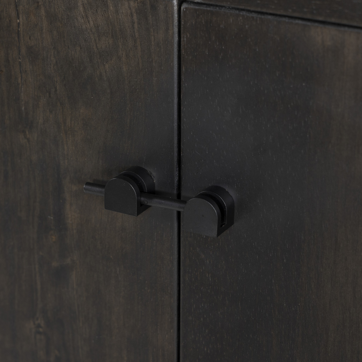 #color_worn-black-acacia