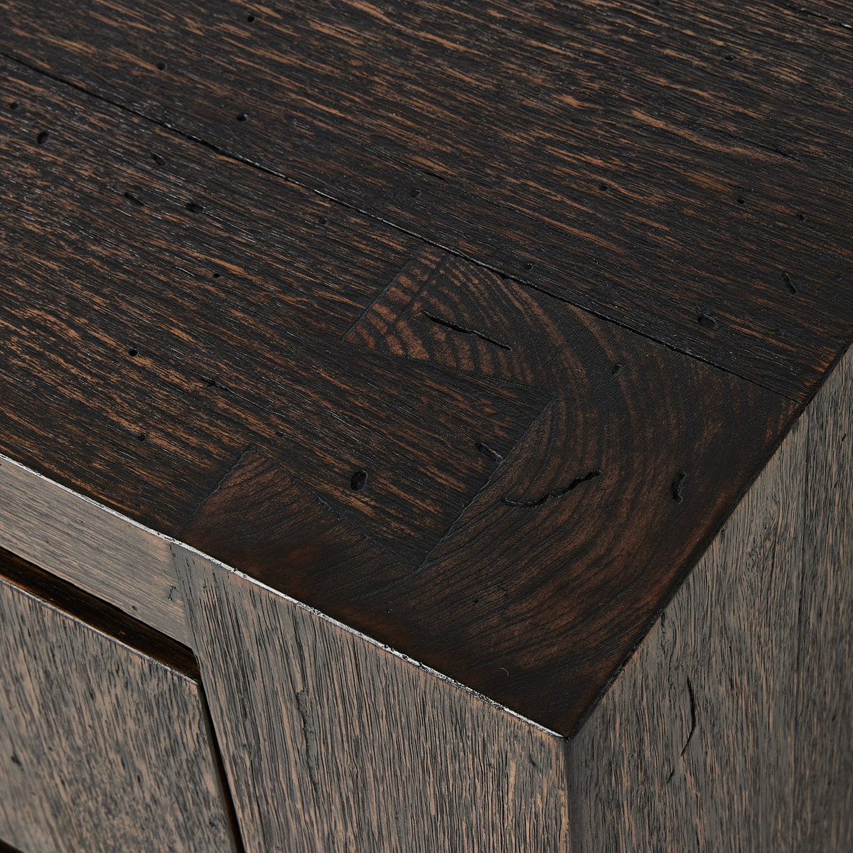 #color_ebony-rustic-wormwood-oak