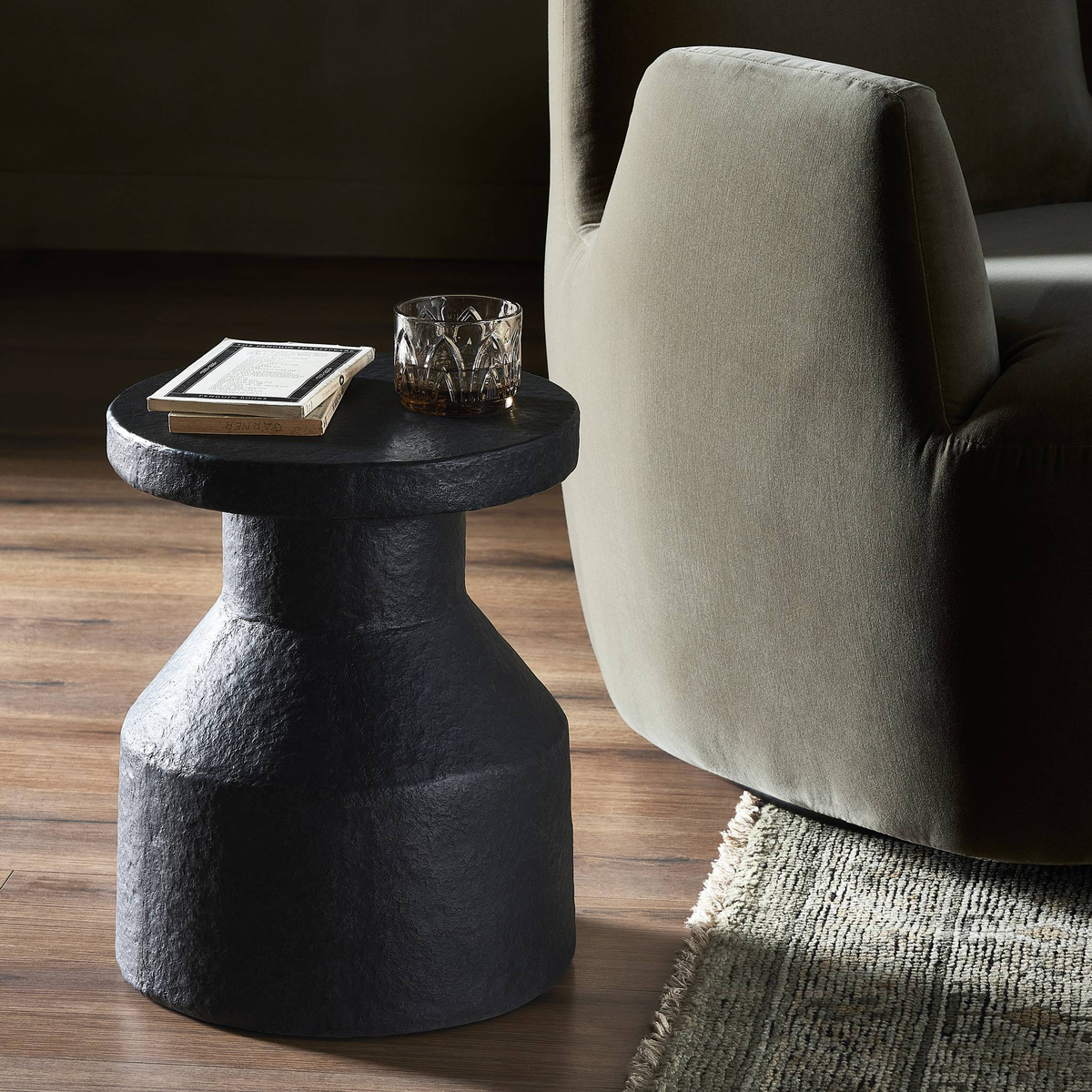 #color_distressed-graphite-concrete