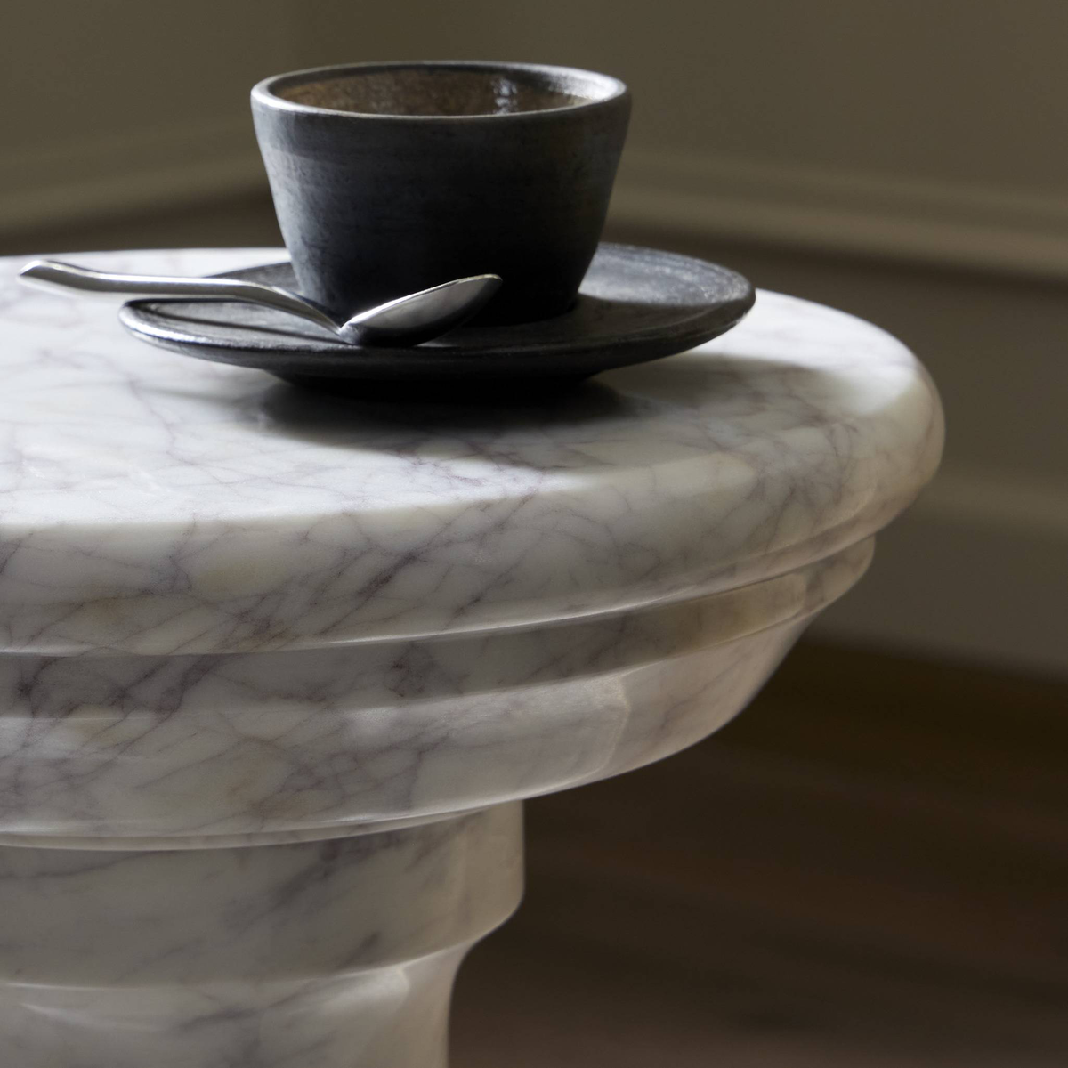 #color_veined-white-marble-solid