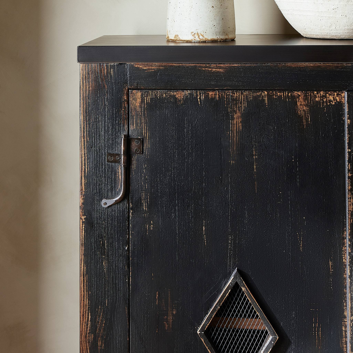 #color_distressed-burnt-black