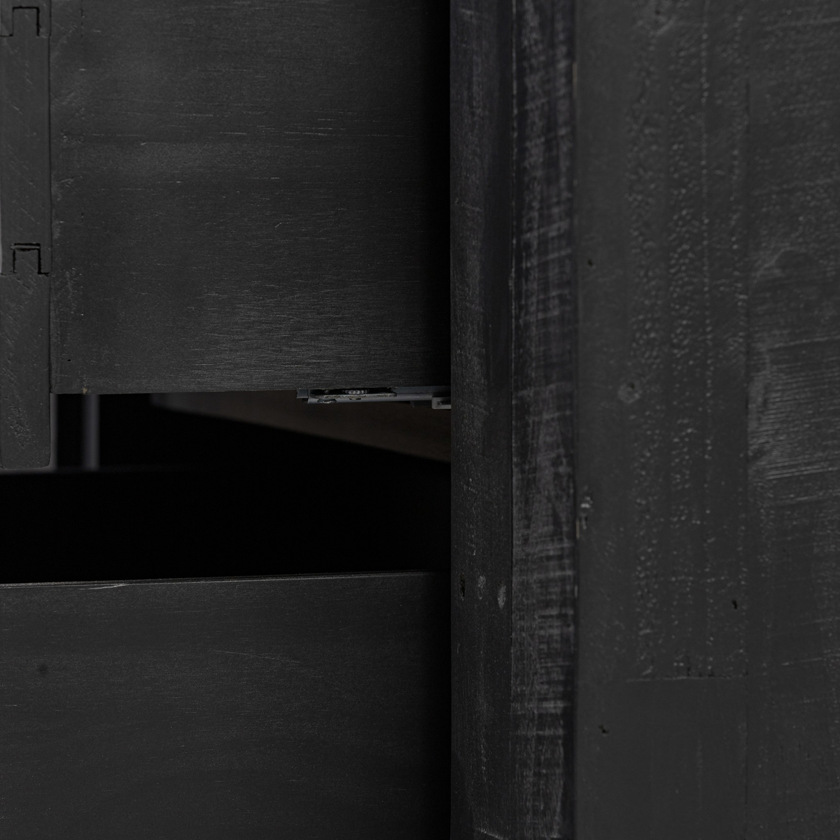 #color_aged-black-pine